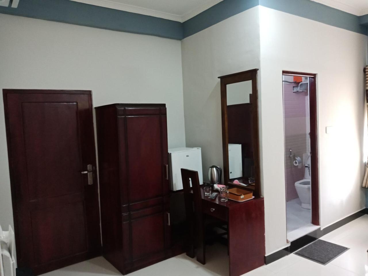 Global City Hotel Maligawatta ภายนอก รูปภาพ
