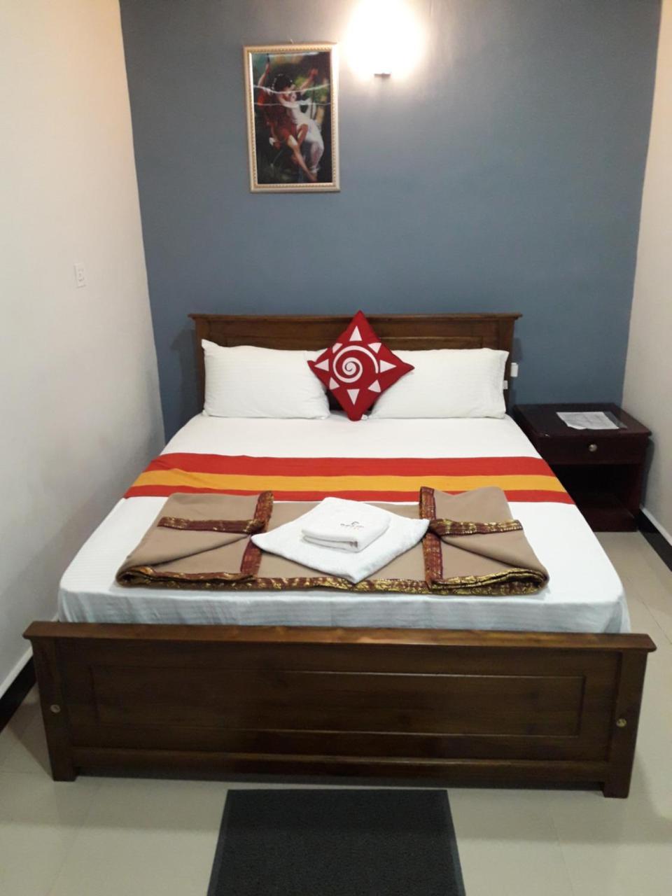 Global City Hotel Maligawatta ภายนอก รูปภาพ