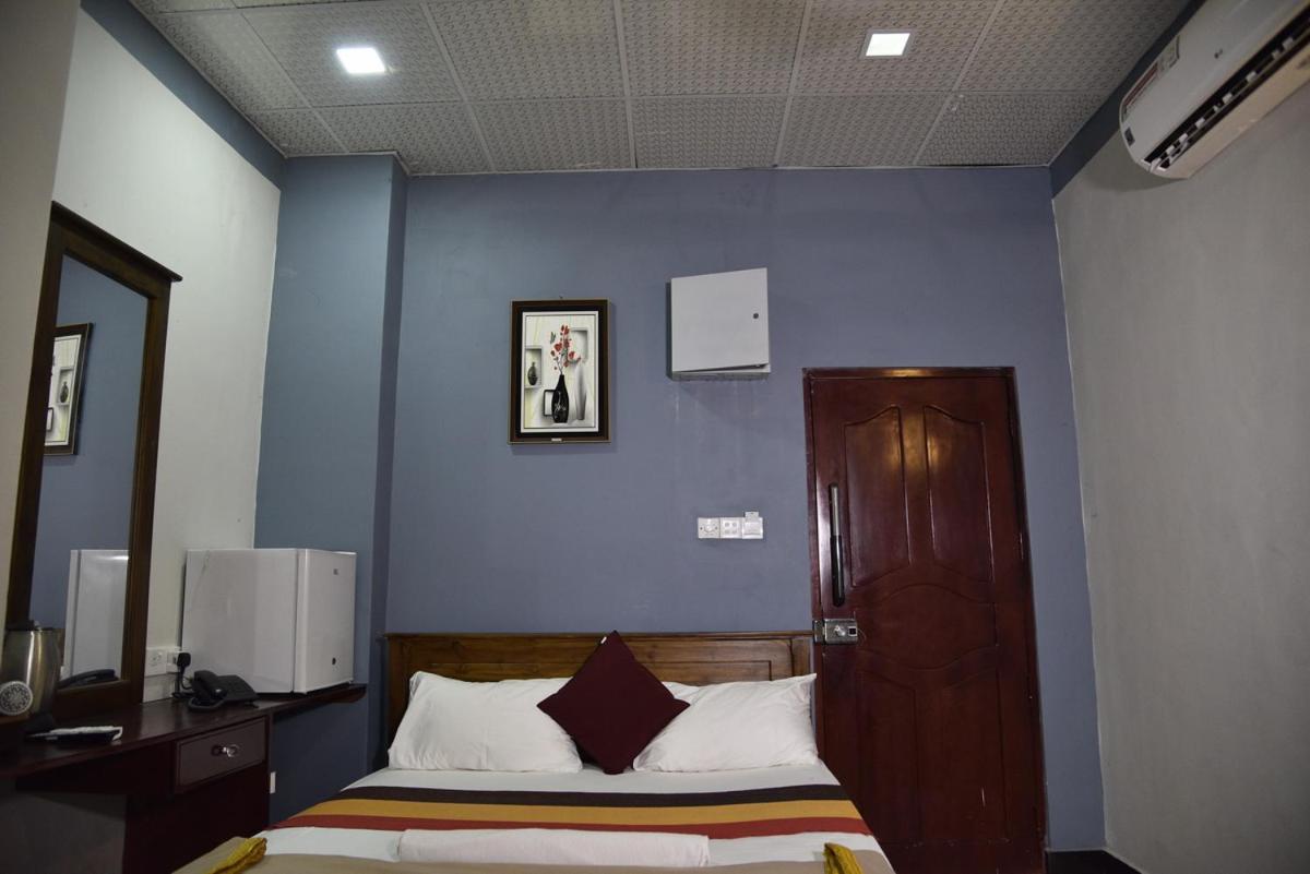 Global City Hotel Maligawatta ภายนอก รูปภาพ