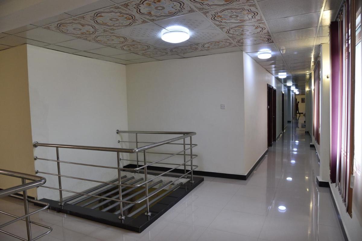 Global City Hotel Maligawatta ภายนอก รูปภาพ