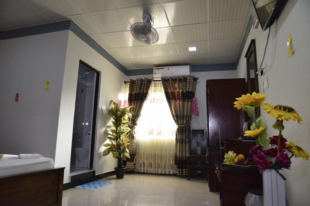 Global City Hotel Maligawatta ภายนอก รูปภาพ