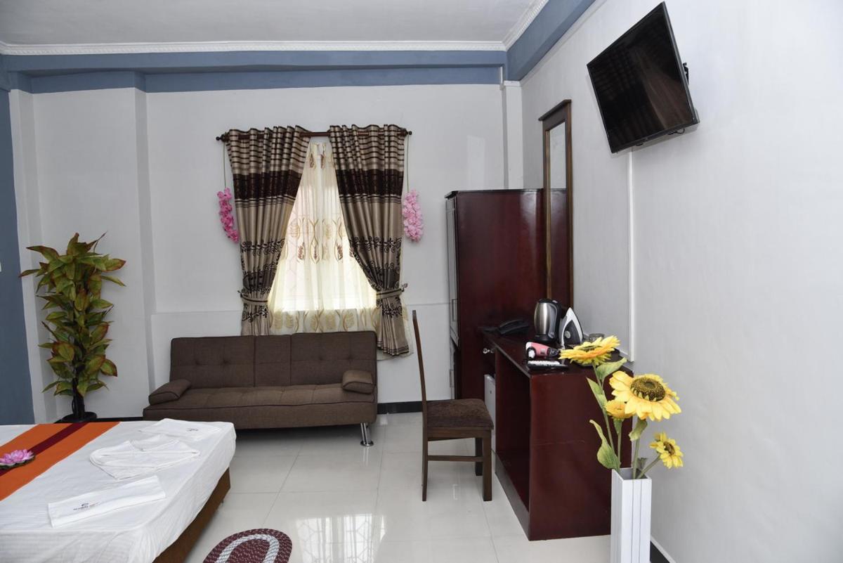 Global City Hotel Maligawatta ภายนอก รูปภาพ