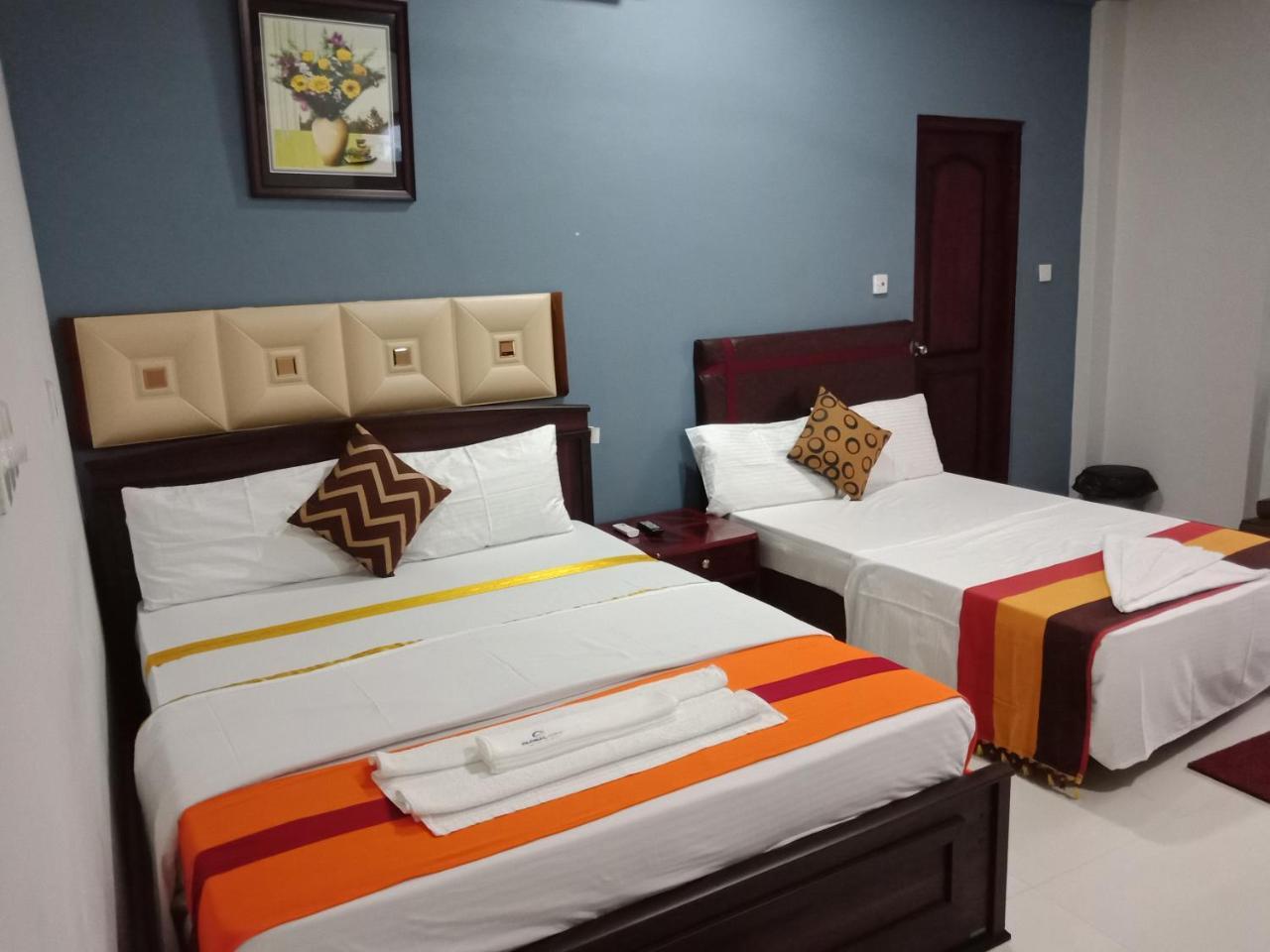 Global City Hotel Maligawatta ภายนอก รูปภาพ