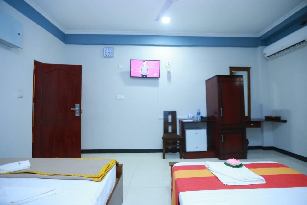 Global City Hotel Maligawatta ภายนอก รูปภาพ