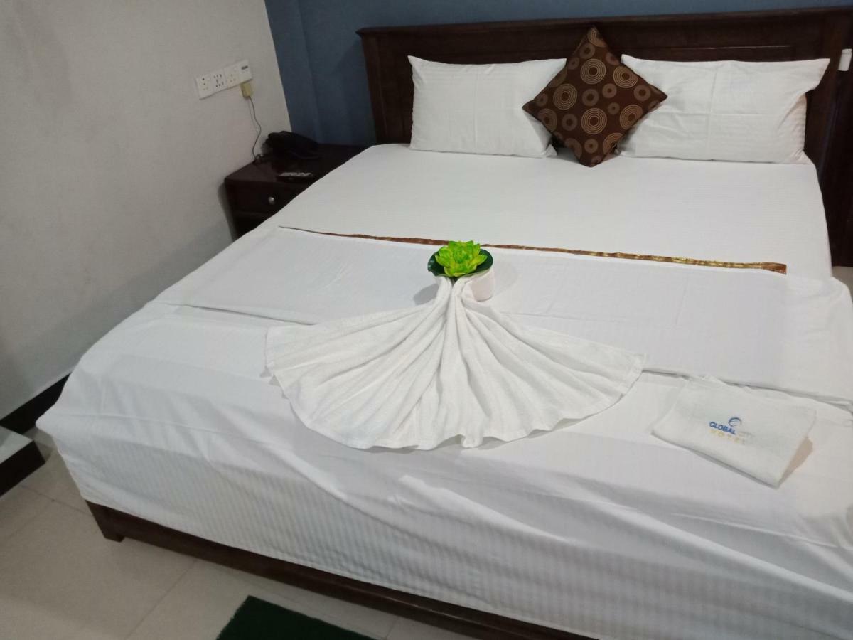 Global City Hotel Maligawatta ภายนอก รูปภาพ